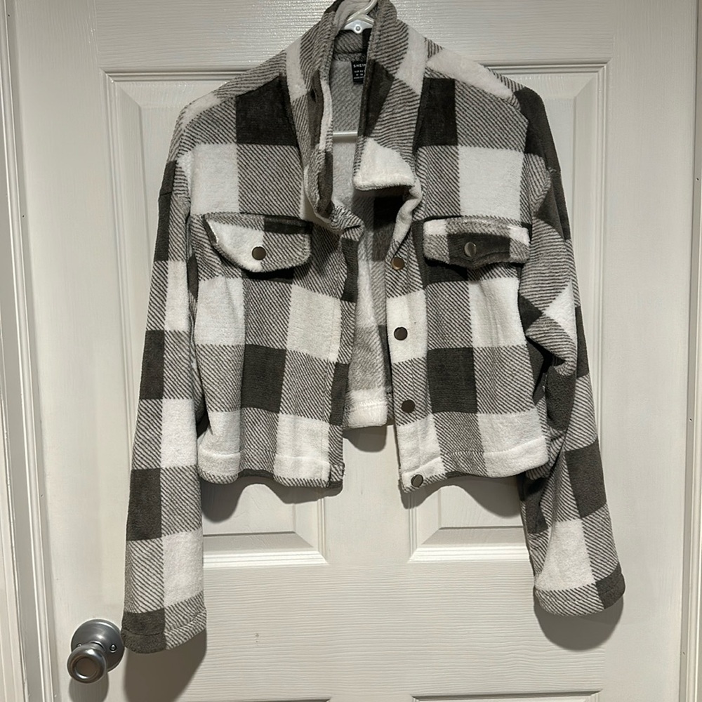 Cropped fuzzy flannel size medium